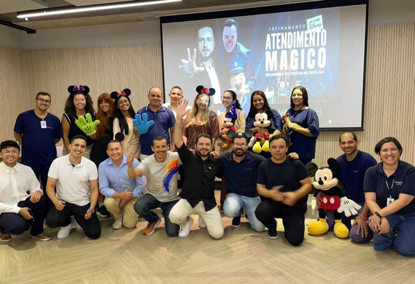 Praiano Hotel realiza treinamento de dois dias com Daniel Donato e Niepson Melo sobre encantamento e excelência no atendimento